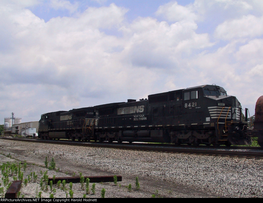 NS 8421 follows NS 9358 northbound